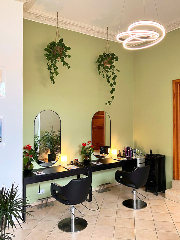 Salon Botanica Friseur Sitze Interior